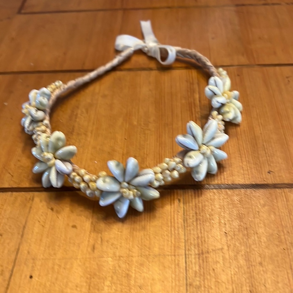 Hawaiian she’ll necklace